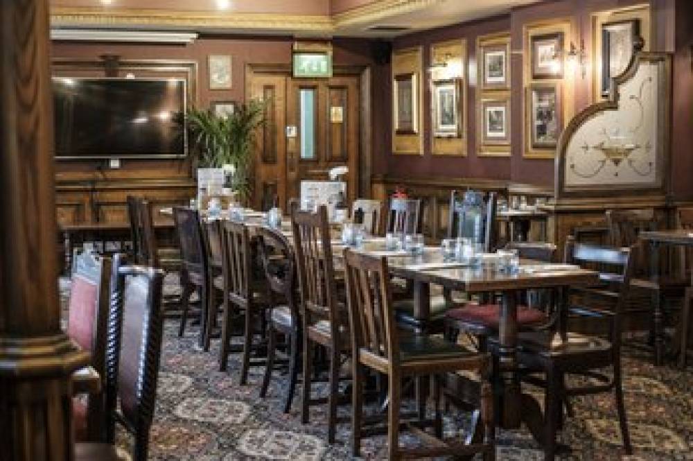 The Mad Hatter Hotel 9