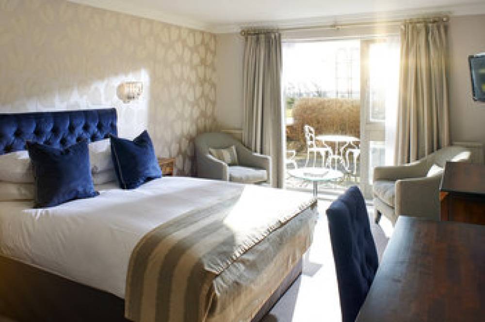 THE MANOR ELSTREE 8