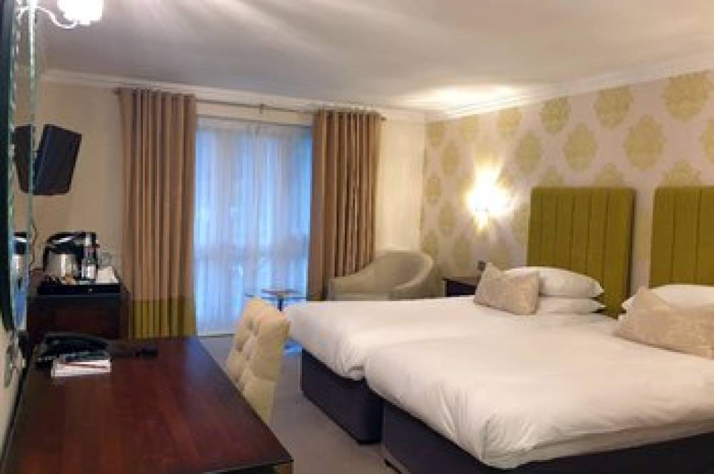 THE MANOR ELSTREE 9