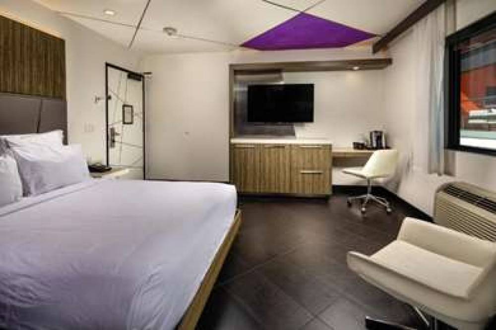 THE MOMENT HOTEL 10