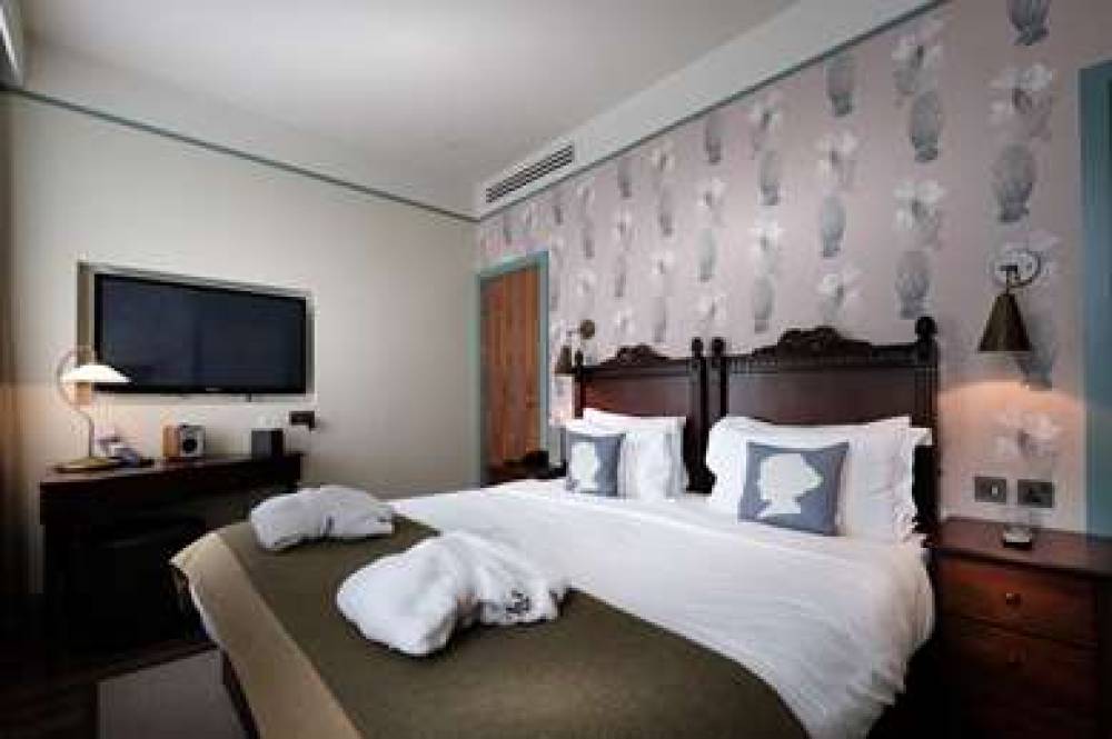 THE MORTON HOTEL 10
