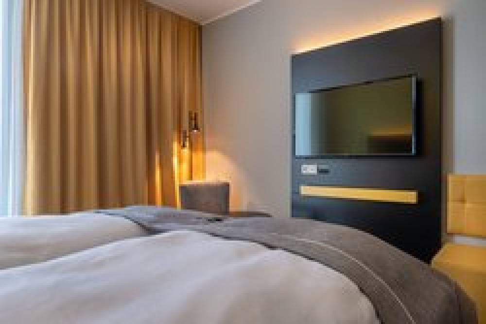 THE NIU ASCHHEIM 10