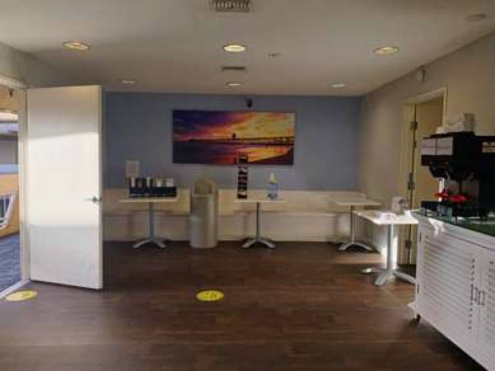 The Pacific Inn 9