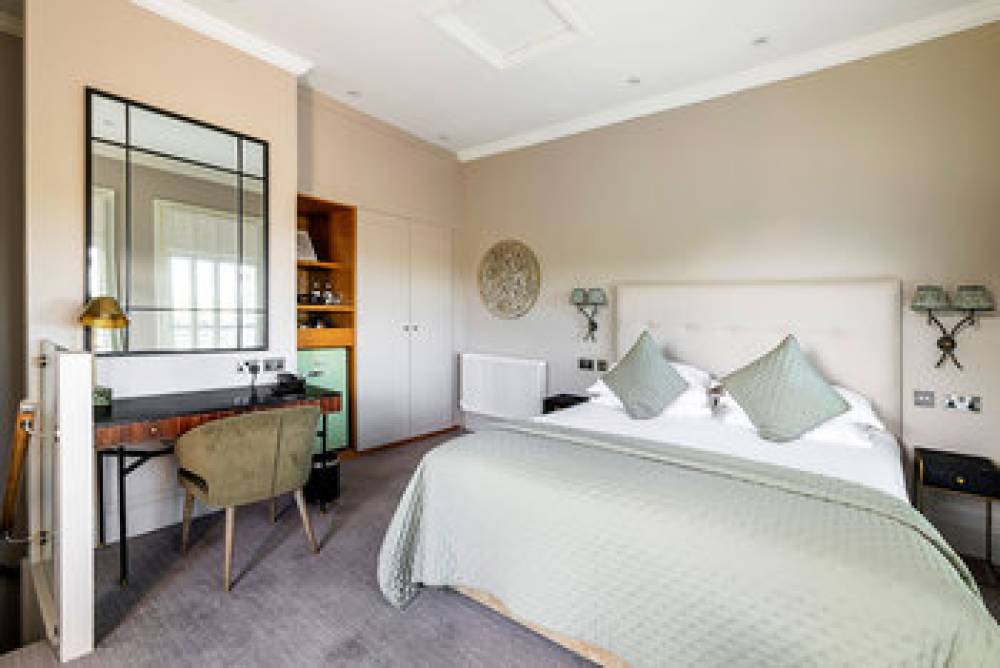 THE PETERSHAM 9