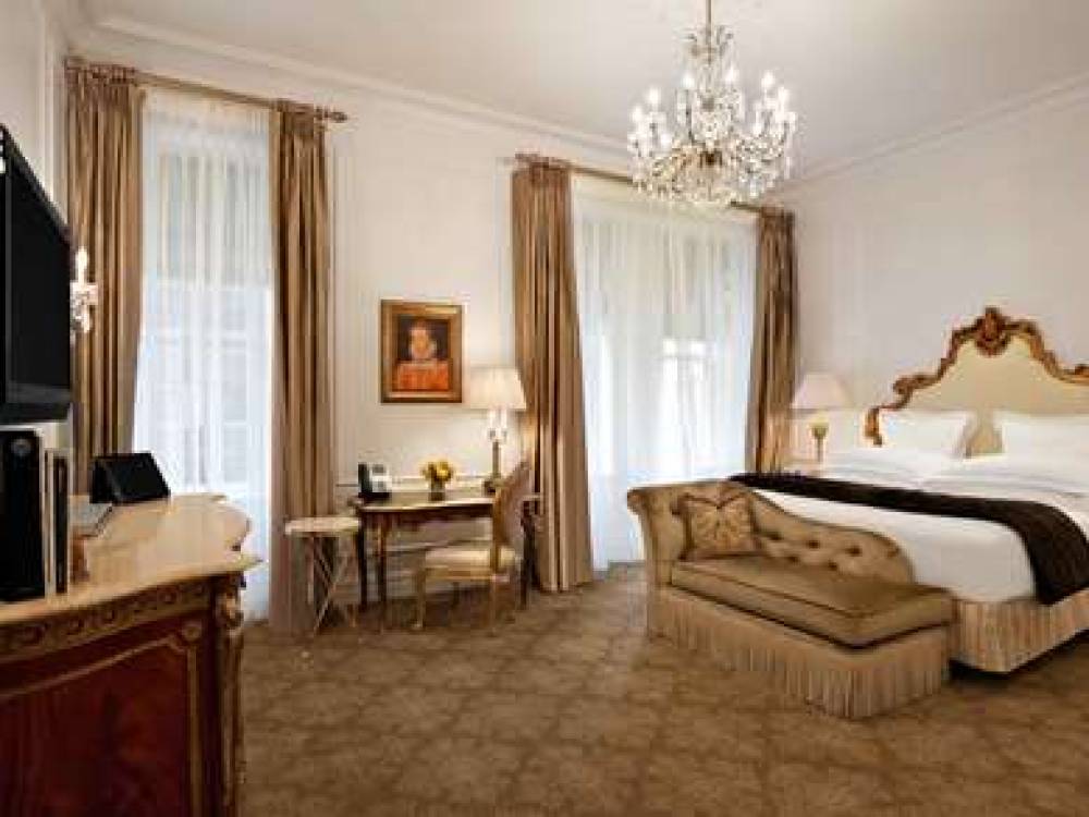 The Plaza - A Fairmont Managed Hotel 8