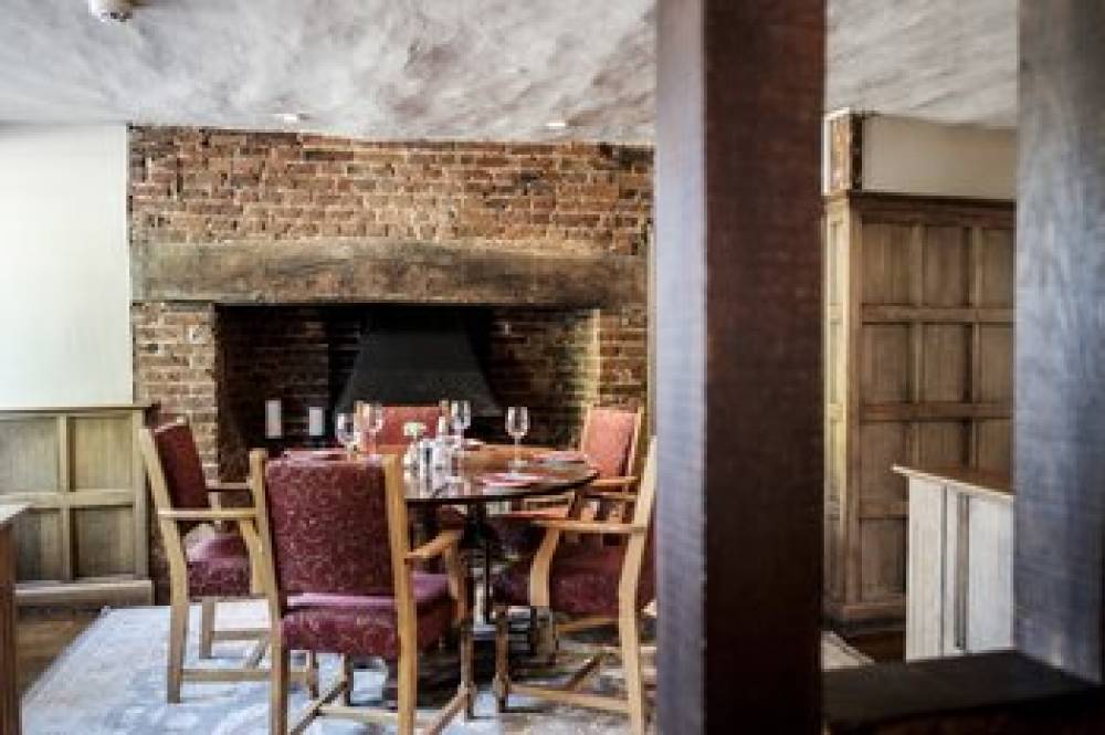The Red Lion Hotel 7
