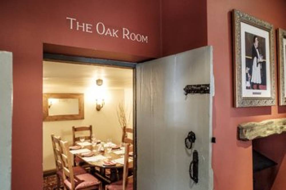 The Red Lion Hotel 5
