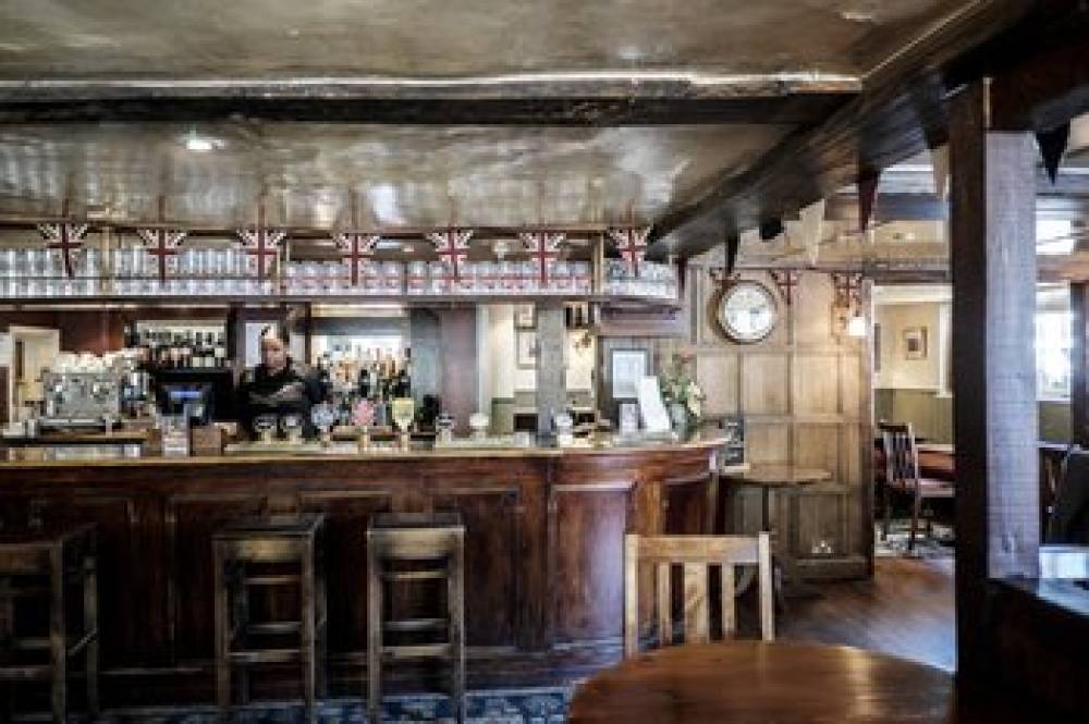 The Red Lion Hotel 4