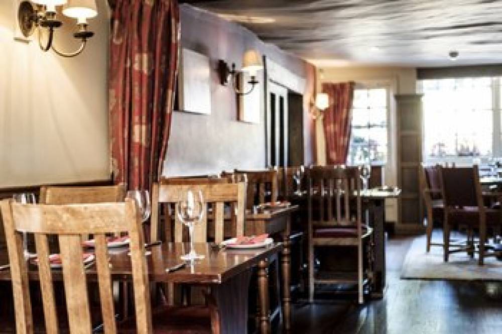 The Red Lion Hotel 6