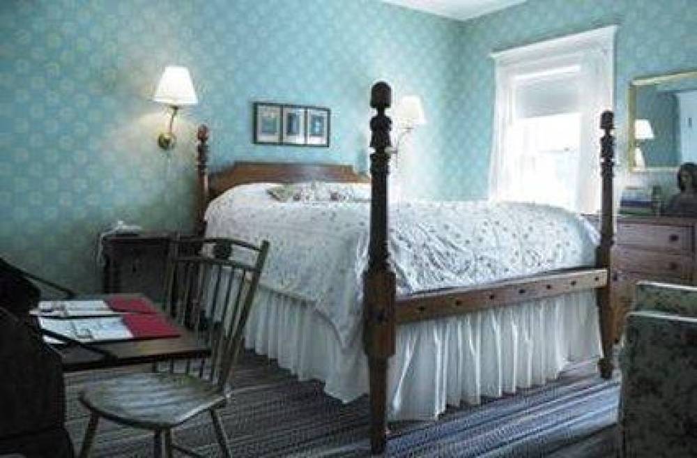 THE RED LION INN 2