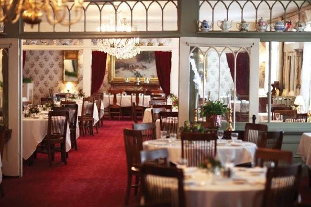 THE RED LION INN 10