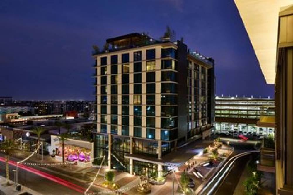The REMI., Scottsdale, Autograph Collection 6