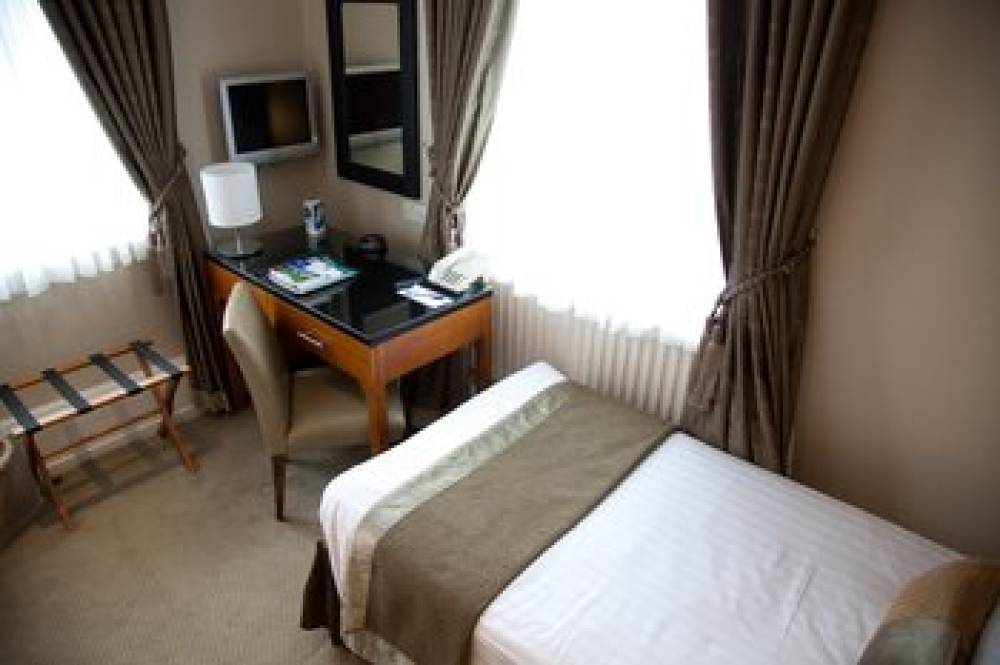 THE ROYAL ADELAIDE HOTEL 9