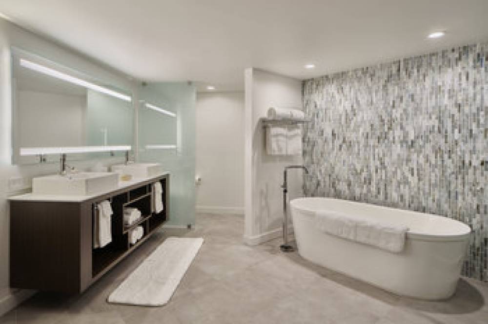 THE SUNSET MARQUIS HOTEL 5