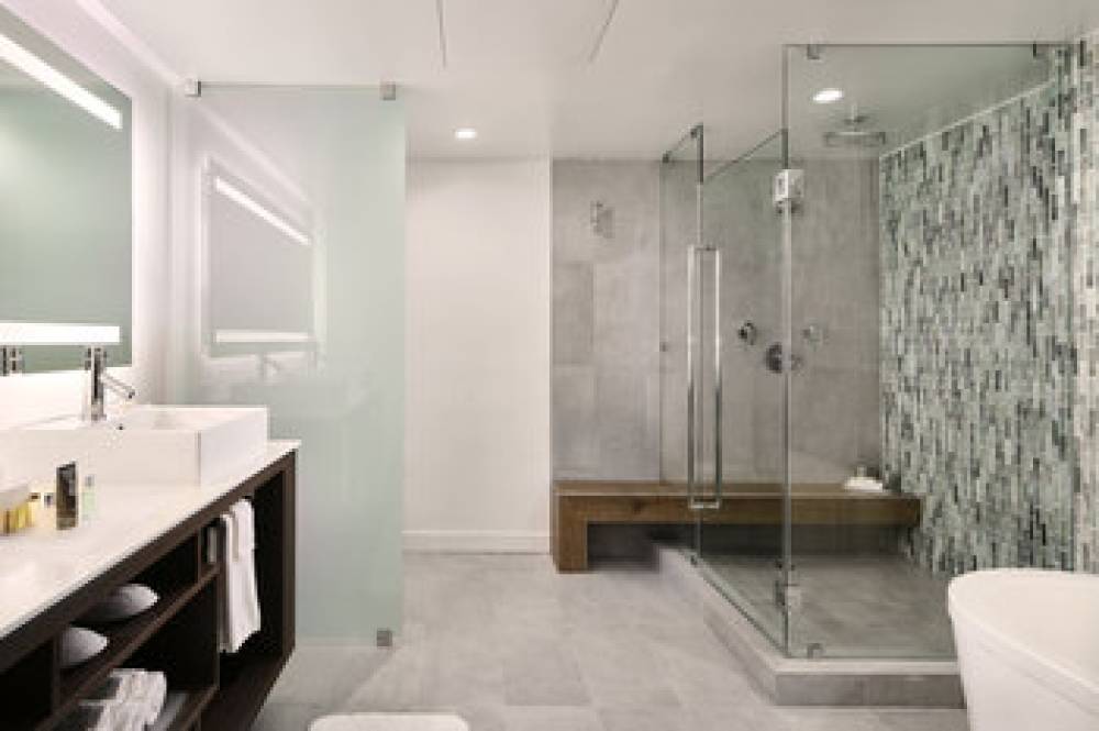 THE SUNSET MARQUIS HOTEL 2