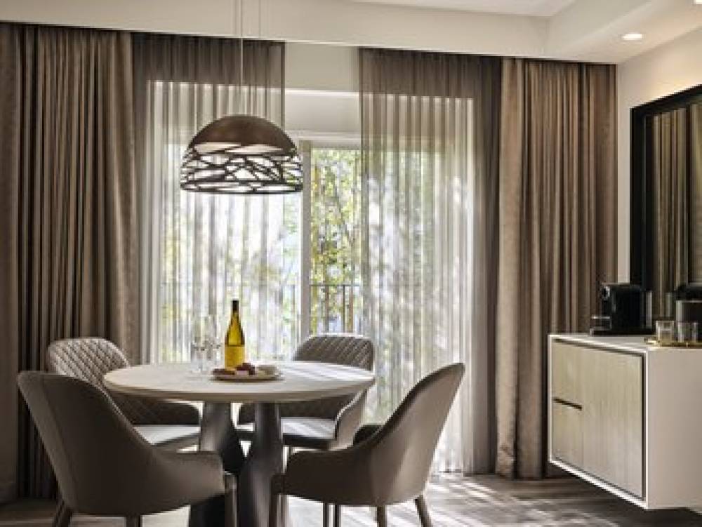 THE SUNSET MARQUIS HOTEL 4
