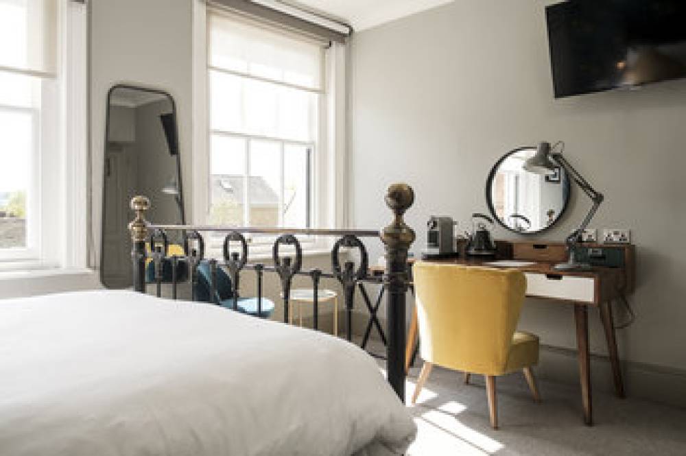 THE SWAN HOTEL STAINES 10