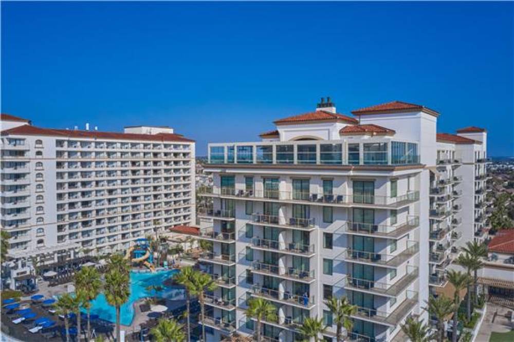 The Waterfront Beach Resort, A Hilton Hotel 2