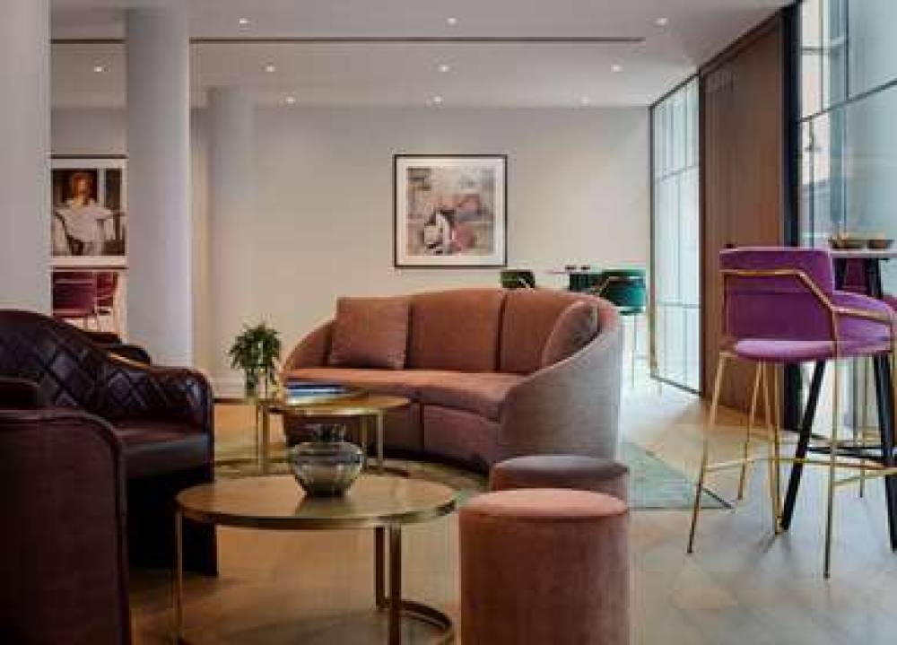 THE WESTMINSTER LONDON, CURIO 2