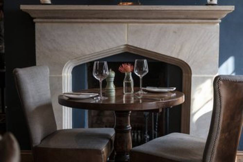 THE WHITE HART HOTEL 9