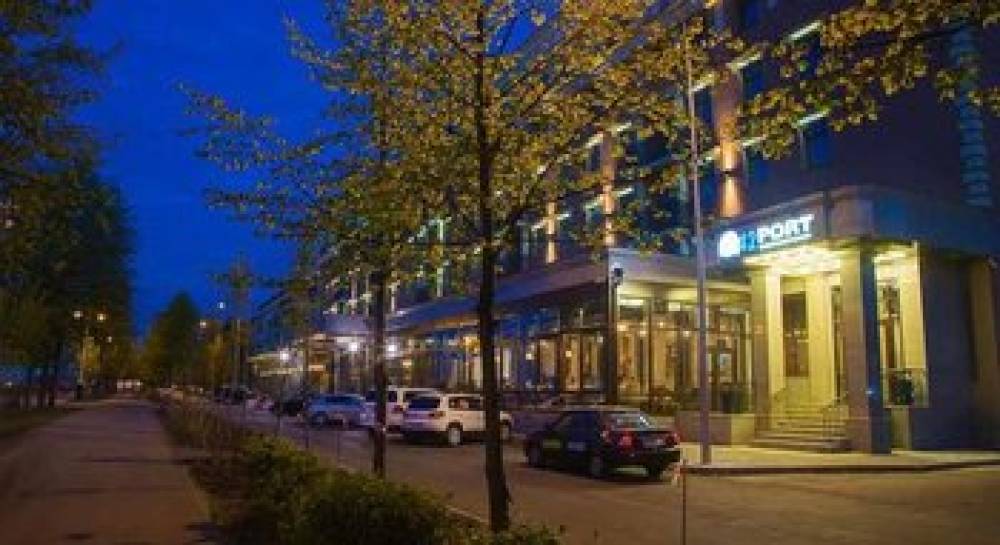 Tom River Plaza