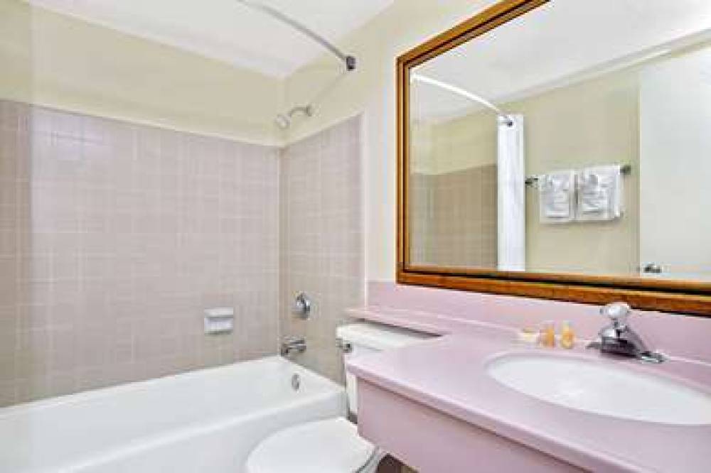 TORRANCE INN   SUITES 6