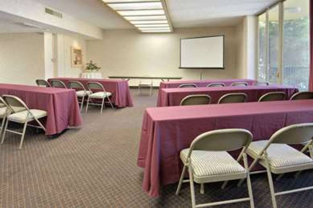 TORRANCE INN   SUITES 10