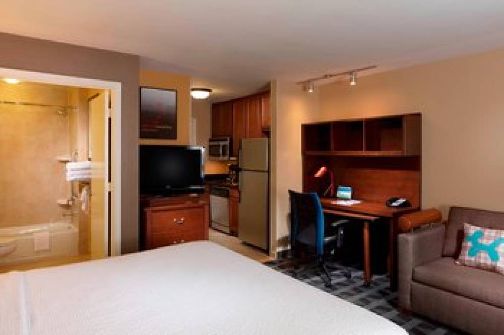 TownePlace Suites By Marriott Houston Intercontinental Airport 8