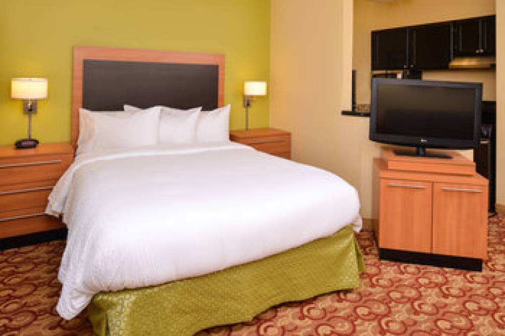 CANDLEWOOD SUITES MIAMI LAKES 7