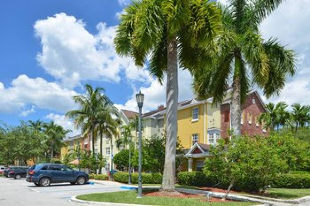 CANDLEWOOD SUITES MIAMI LAKES 1
