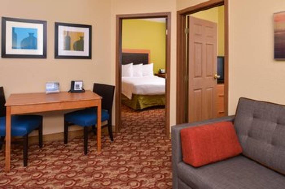 CANDLEWOOD SUITES MIAMI LAKES 10