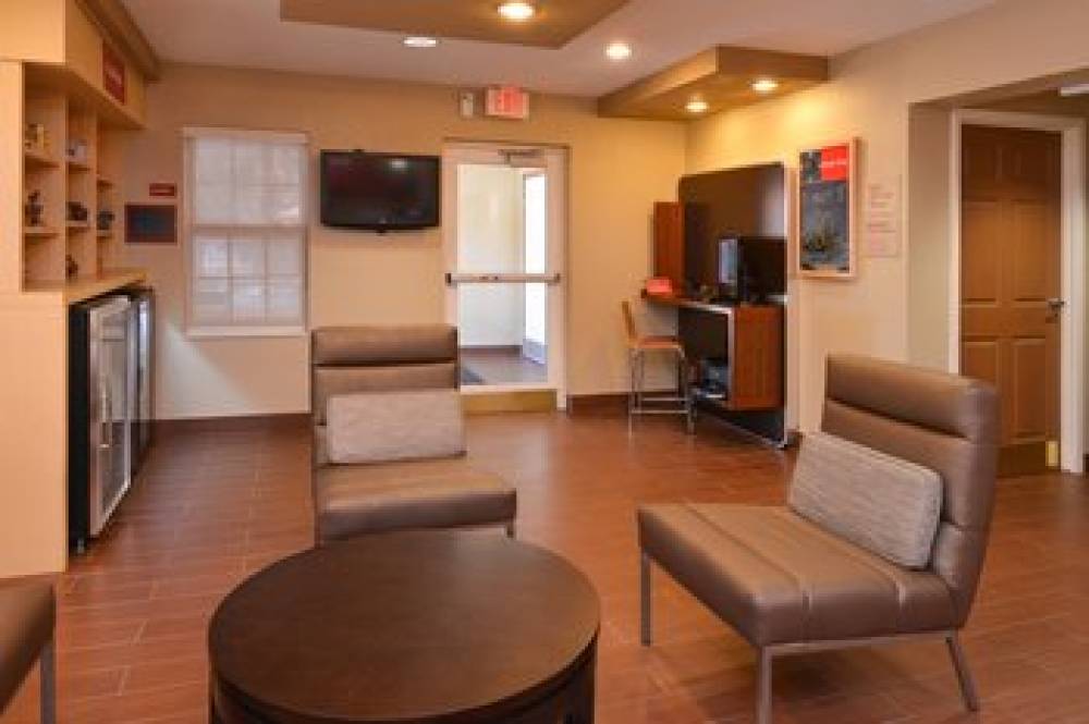 CANDLEWOOD SUITES MIAMI LAKES 4