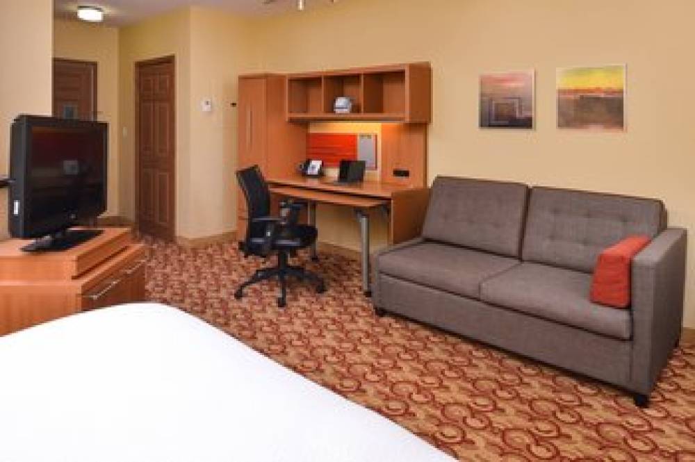CANDLEWOOD SUITES MIAMI LAKES 9