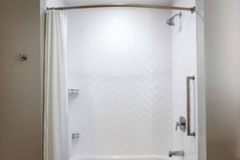 TownePlace Suites By Marriott Milwaukee West Bend 9