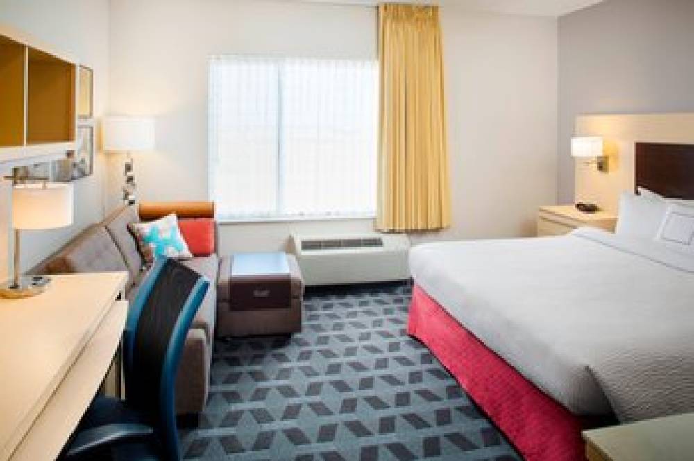 TownePlace Suites By Marriott Phoenix Goodyear 4