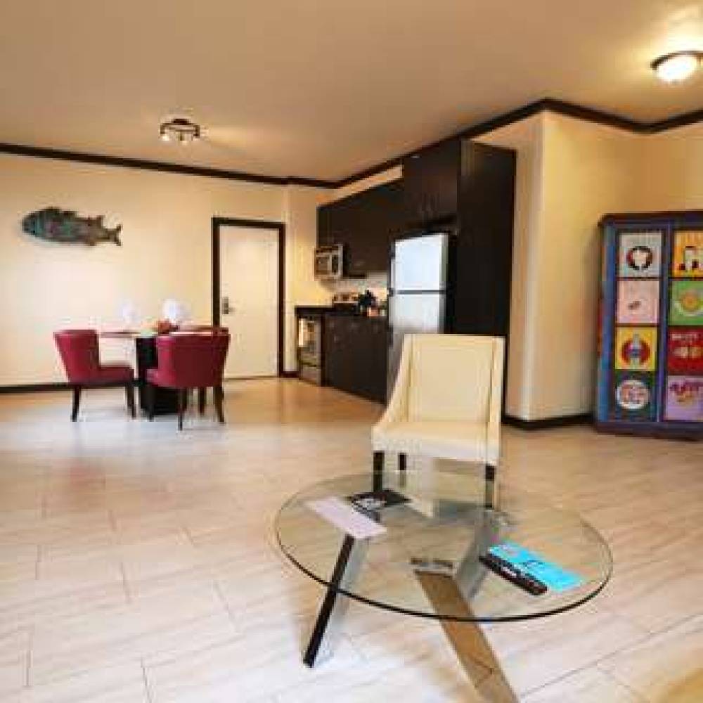 TRADEWINDS APARTMENT HOTEL 3