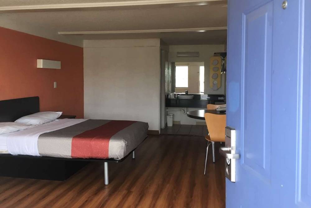 TRAVELODGE BY WYNDHAM BENTON HARBOR 1