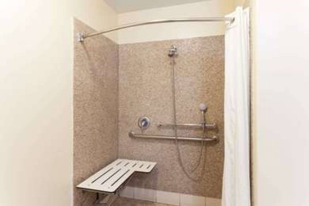 Travelodge By Wyndham, Brea 7