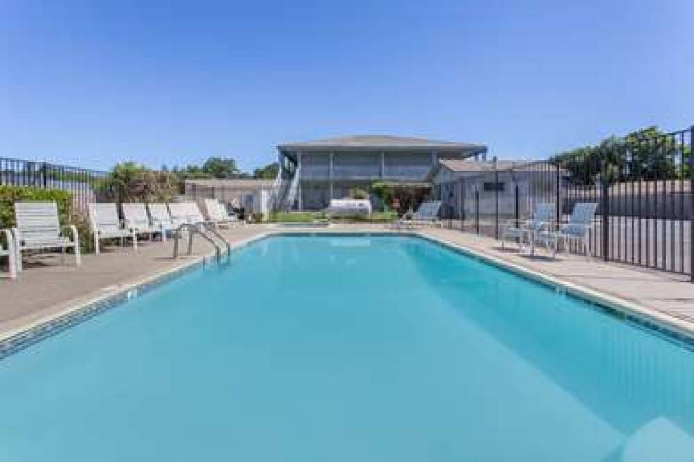 TRAVELODGE BY WYNDHAM CLEARLAKE 6
