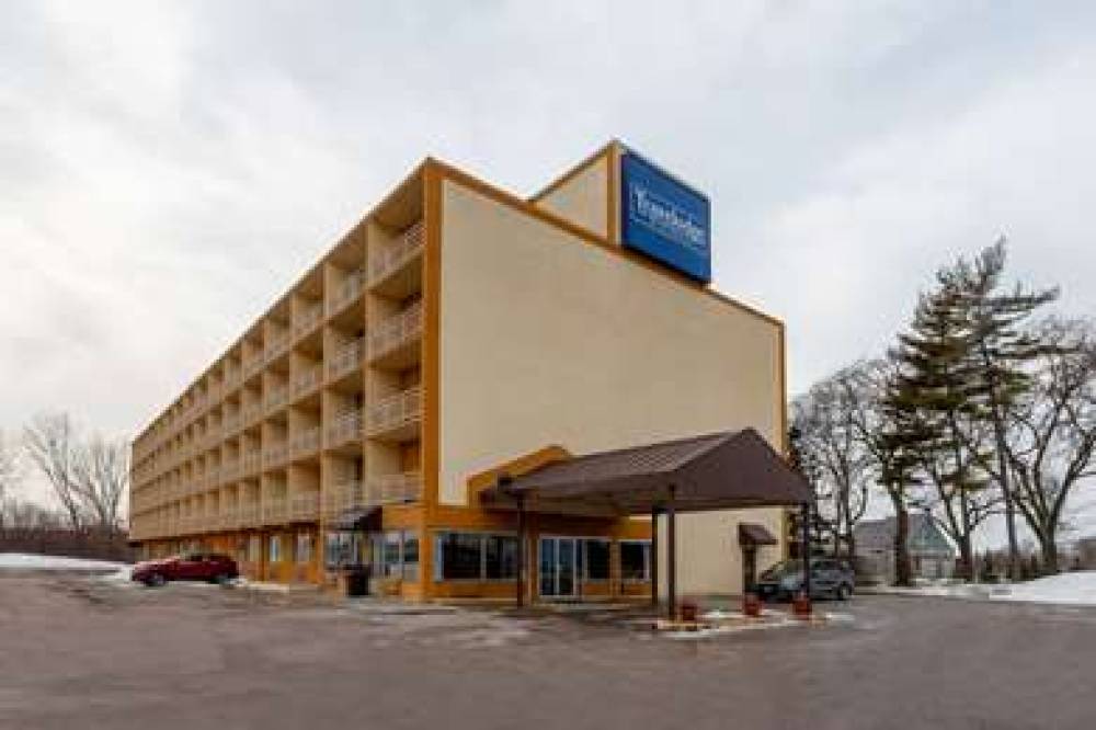 Travelodge By Wyndham Cleveland Air