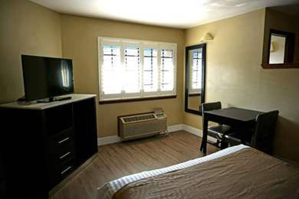 TRAVELODGE BY WYNDHAM CONCORD 4
