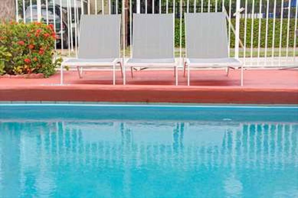 Travelodge By Wyndham, Fort Lauderdale 2