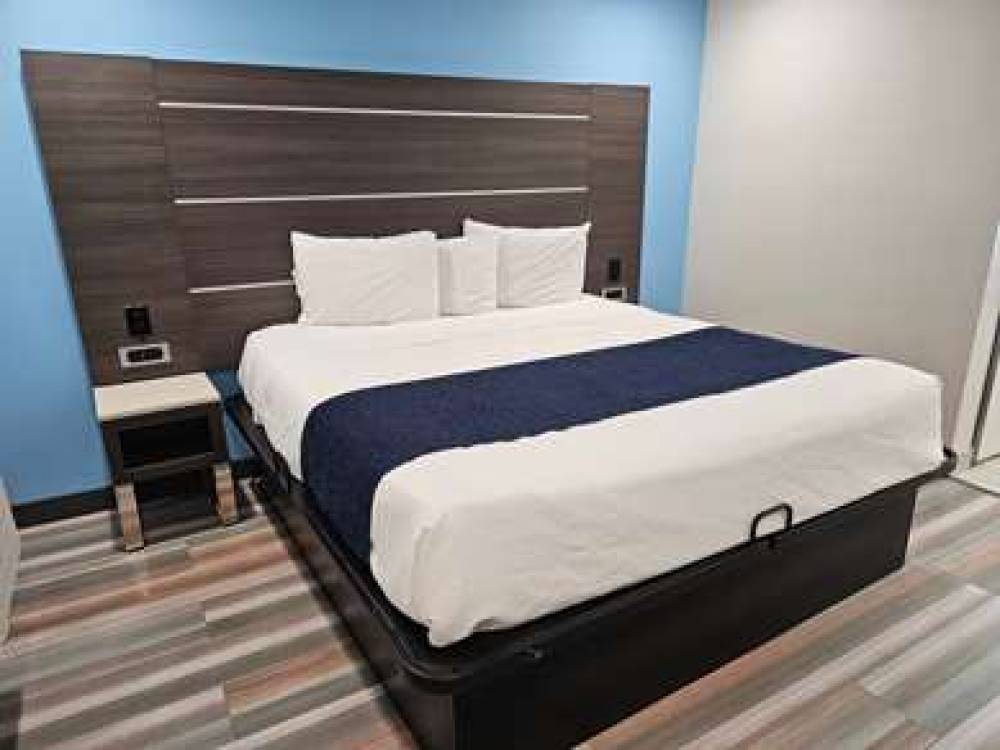 TRAVELODGE BY WYNDHAM FULLERTON NEA 10