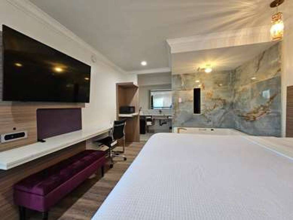 TRAVELODGE BY WYNDHAM FULLERTON NEA 6