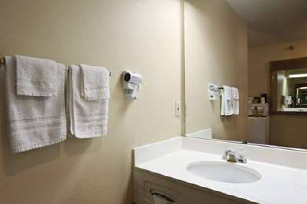 TRAVELODGE BY WYNDHAM, GRAND ISLAND 7