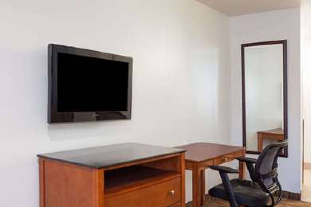 Travelodge By Wyndham Hemet CA 10