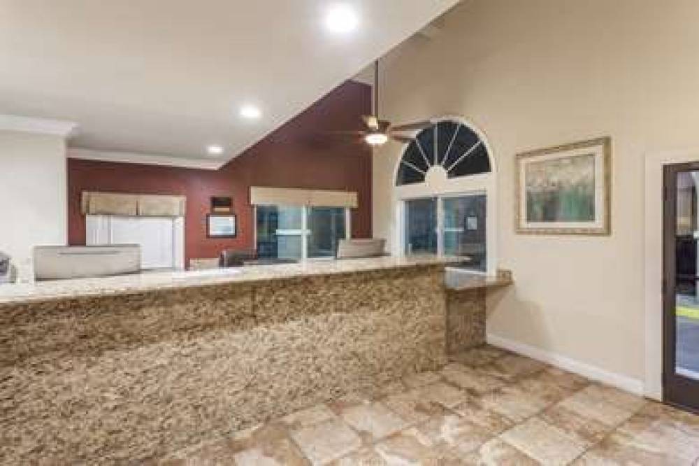 Travelodge By Wyndham Hemet CA 4