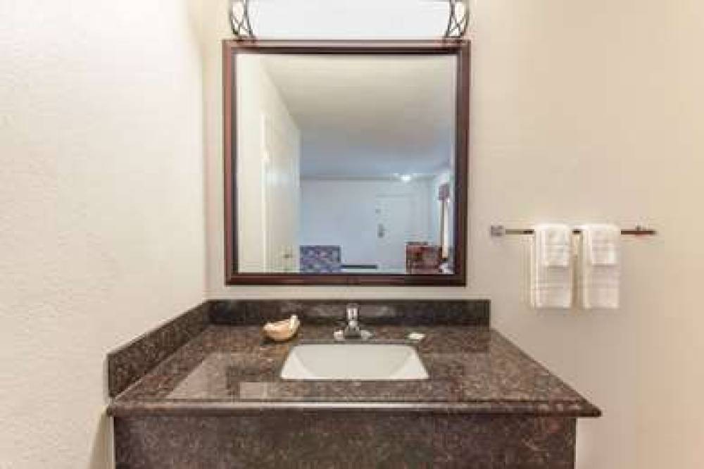 Travelodge By Wyndham Hemet CA 7