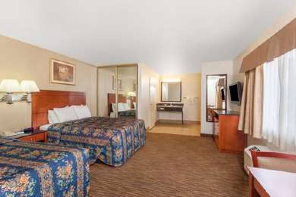 Travelodge By Wyndham Hemet CA 8