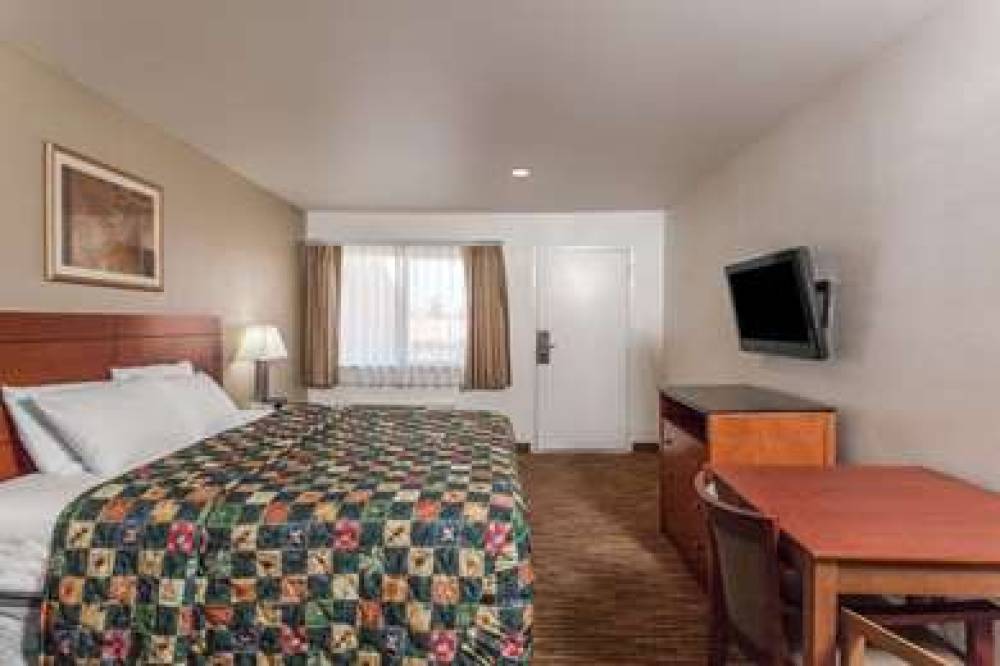 Travelodge By Wyndham Hemet CA 5